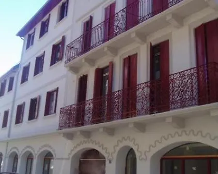 Appartement*** T2 + Pour 4 Personnes Apartment *