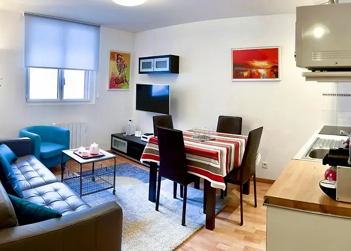 Appartement*** T2 + Pour 4 Personnes Апартаменты *